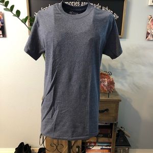 💛2/$12💛 Gildan Unisex Shirt (Small)